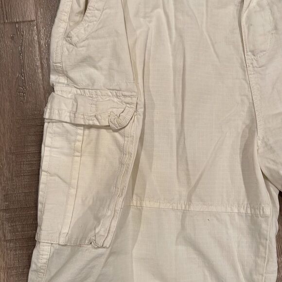 White short  - Picture 2 of 7